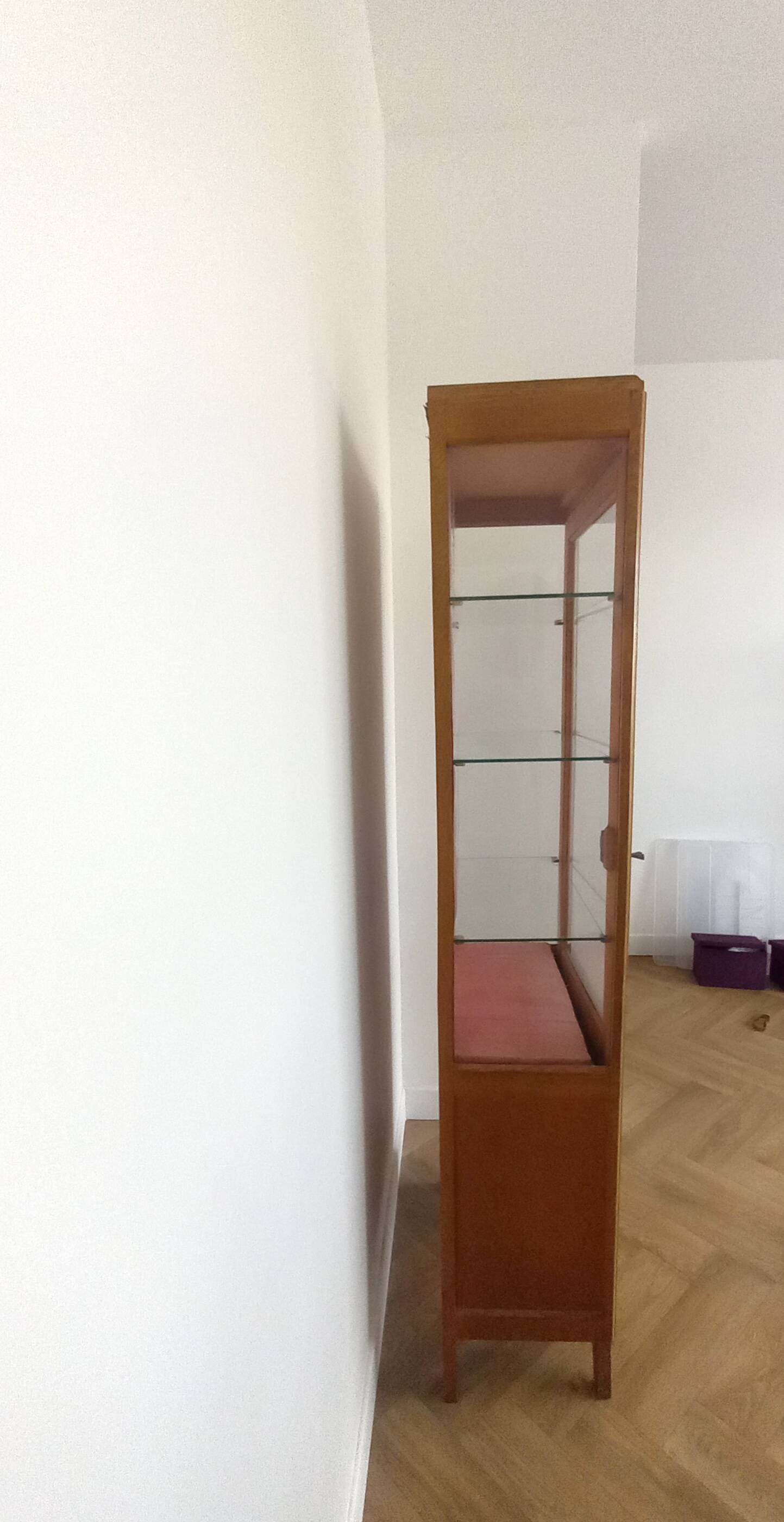 Art Deco display case in wood and glass