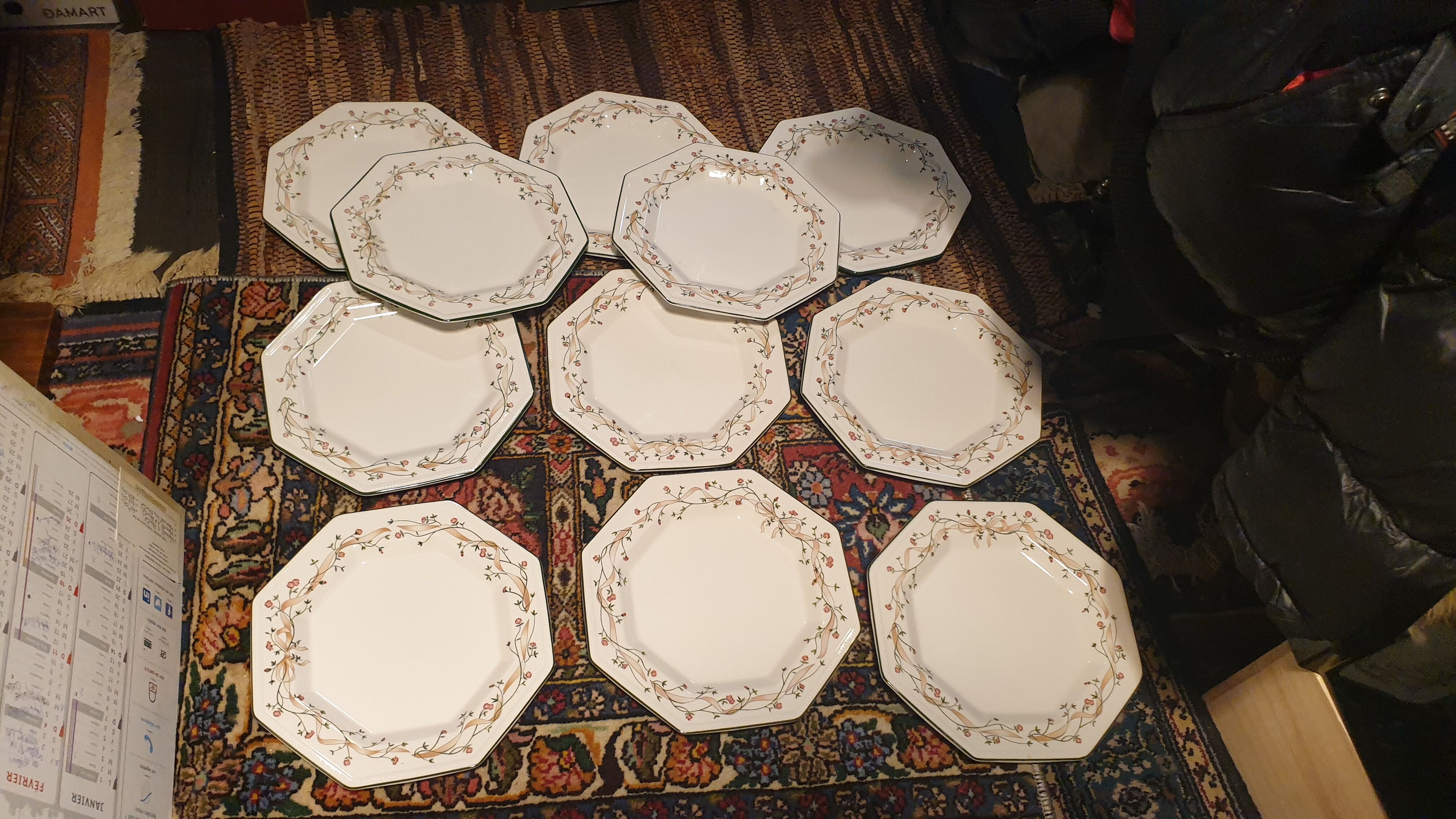 Flat plates Johnson Brothers 1980s "Eternal Beau" octagonal design