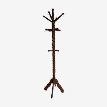 Turned and twisted wooden coat hanger, 11 patères