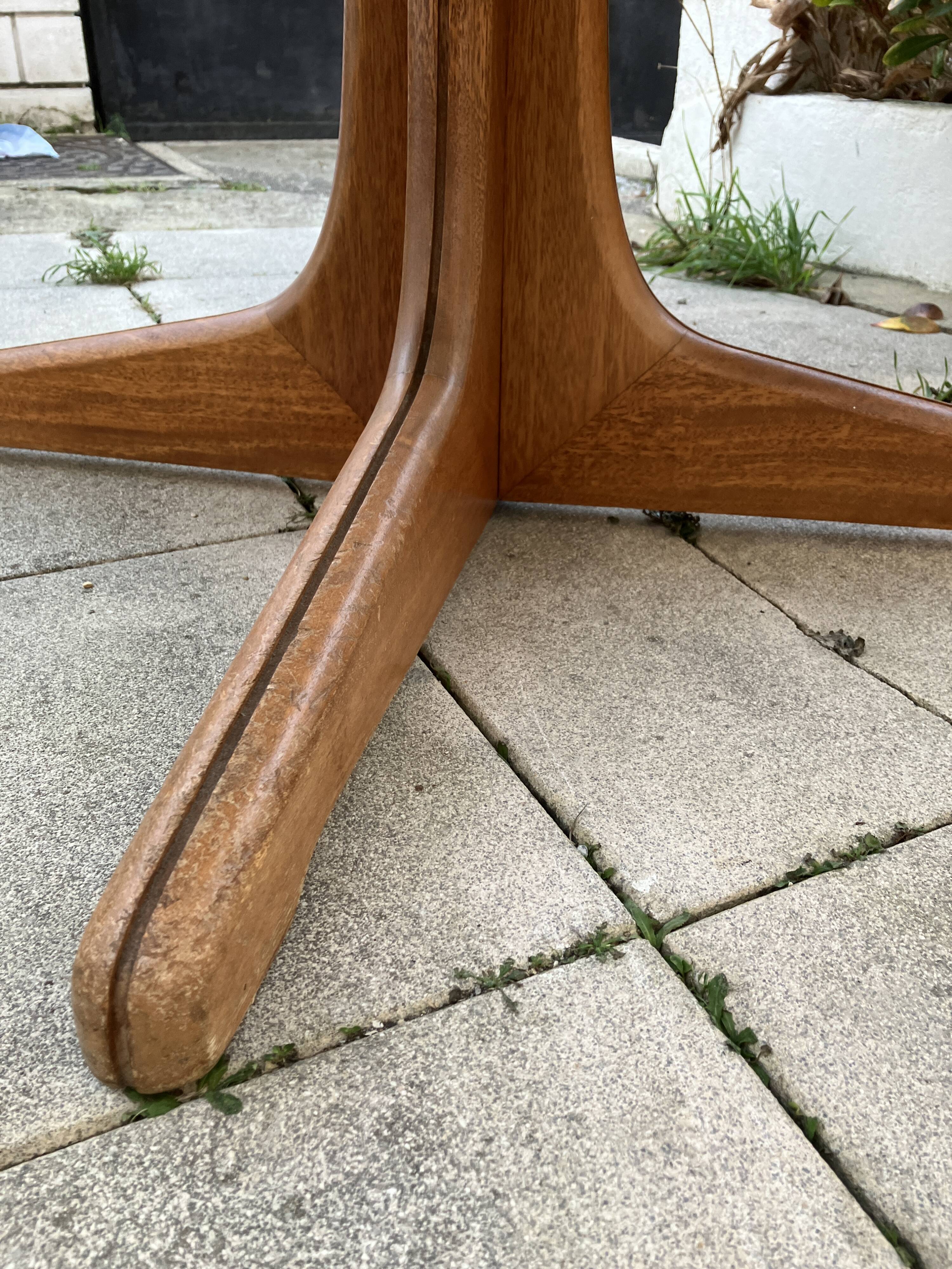 Extendable round dining table and 4 Baumann chairs.