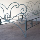 Volute wrought iron bed