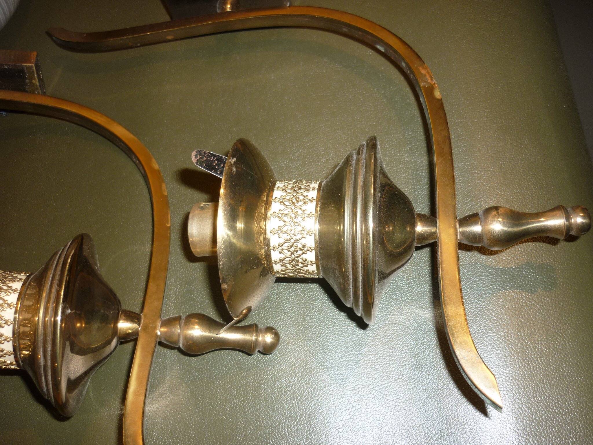 Pair of wall lights in gilded brass and glass balls