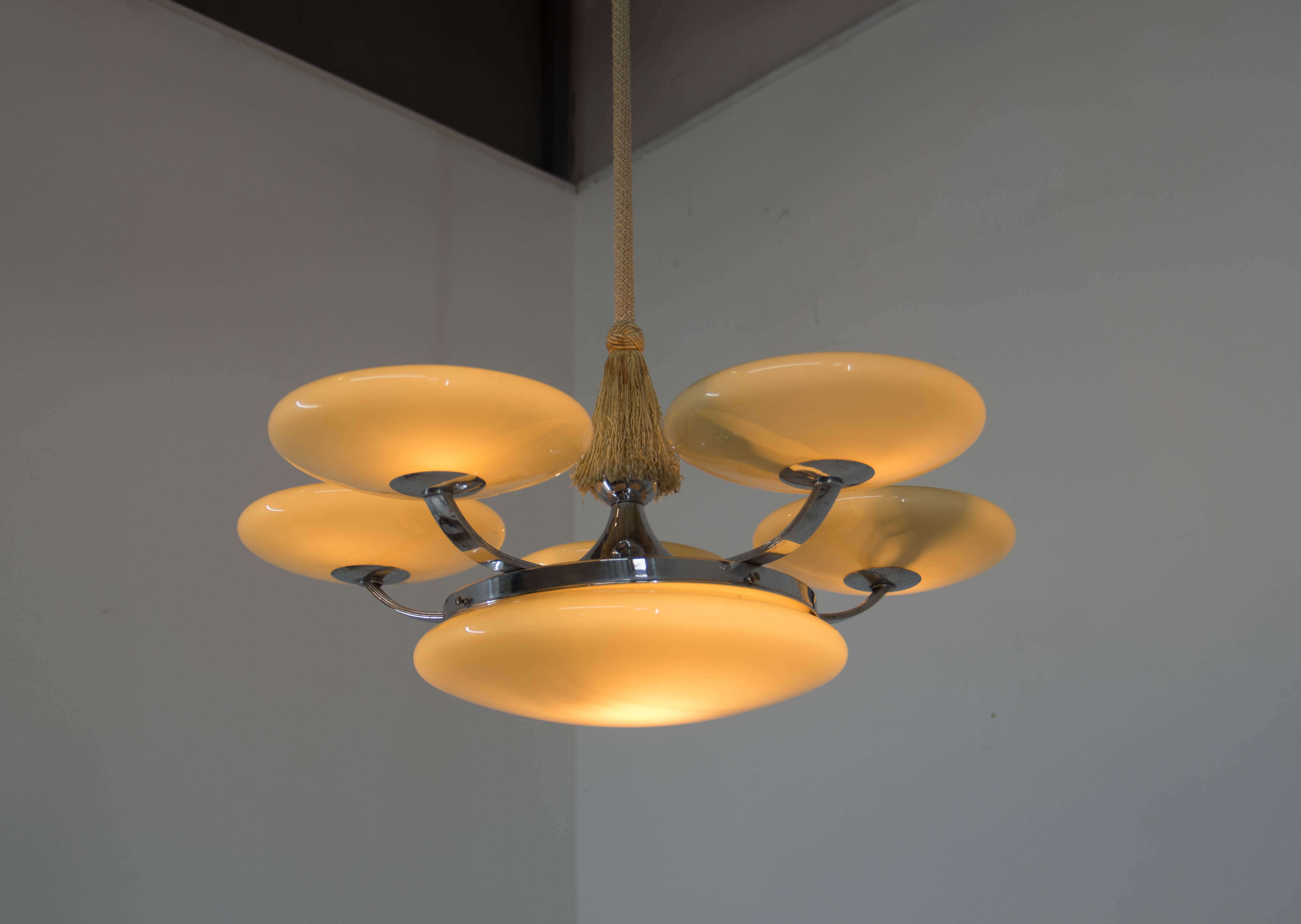 Large Elegant Art Deco Chandelier, 1930s