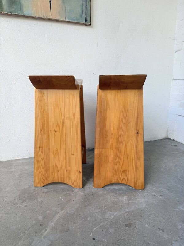 Tabourets scandinaves en pin d’inspiration japonaise