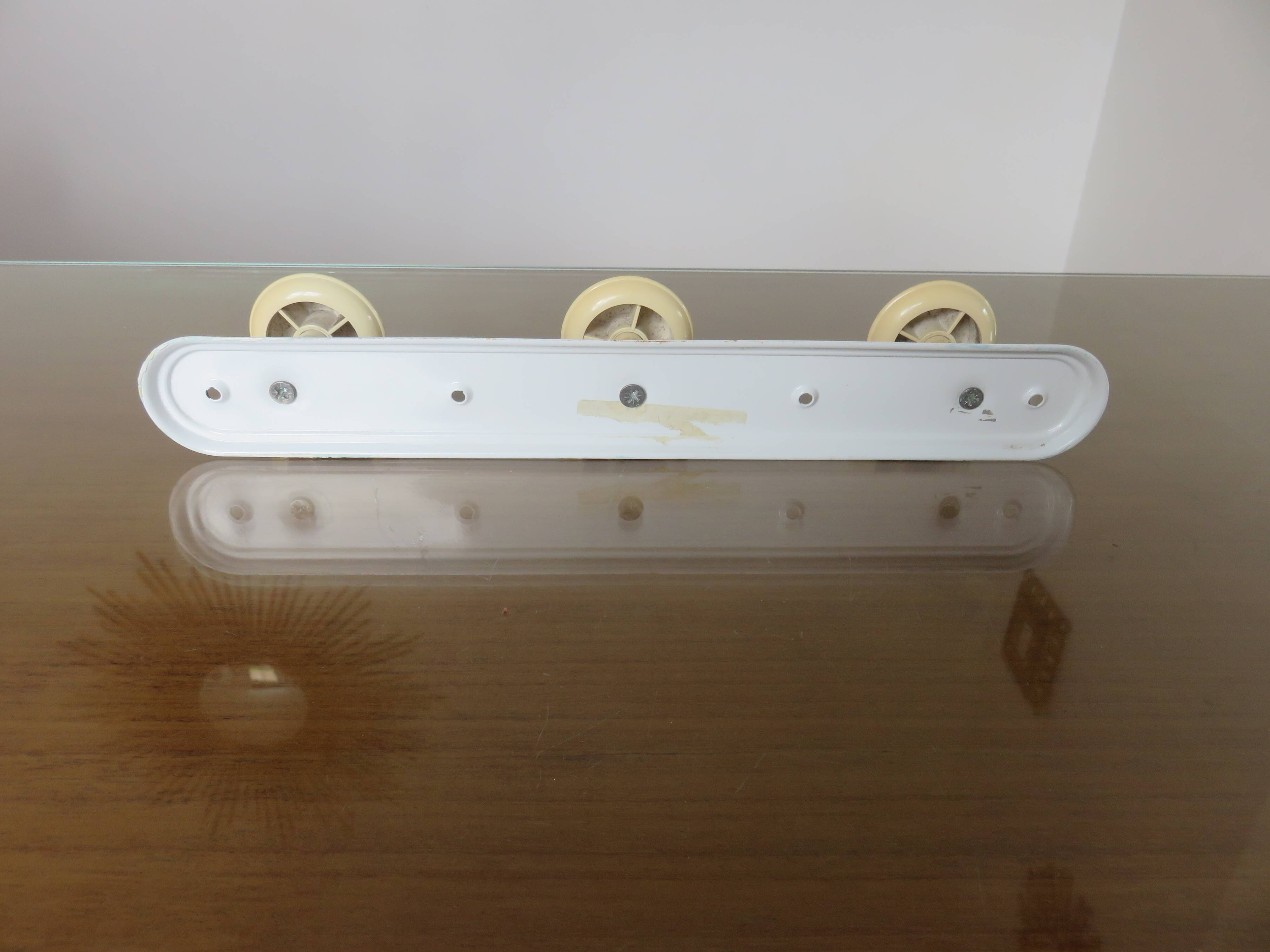 Wall coat rack with 3 coat hooks in bakelite from the 50s and 60s