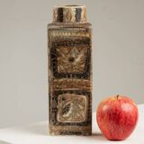 Royal Copenhagen. Petit vase en faïence à décor ethnique. Vers 1970