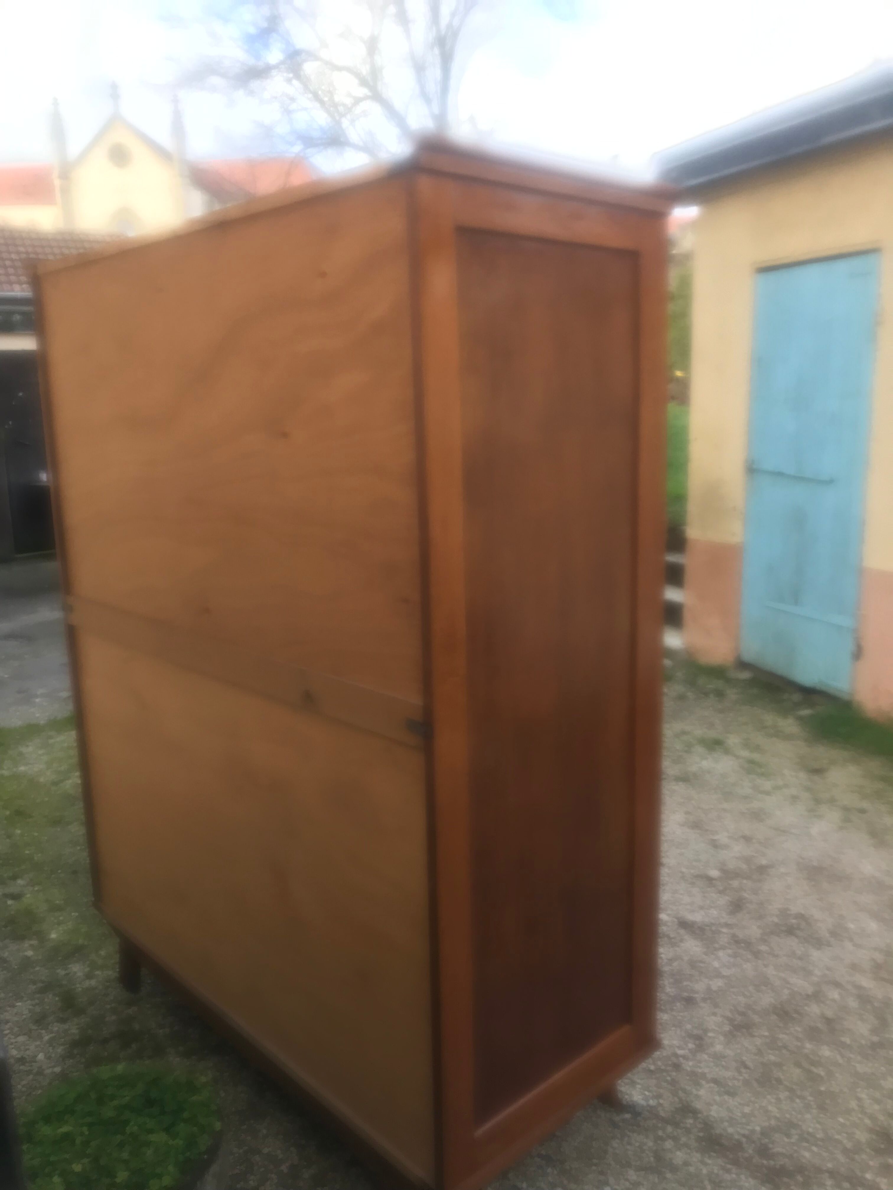 Wardrobe wardrobe compass feet