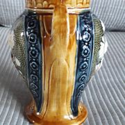 Vase vintage en barbotine au décor floral