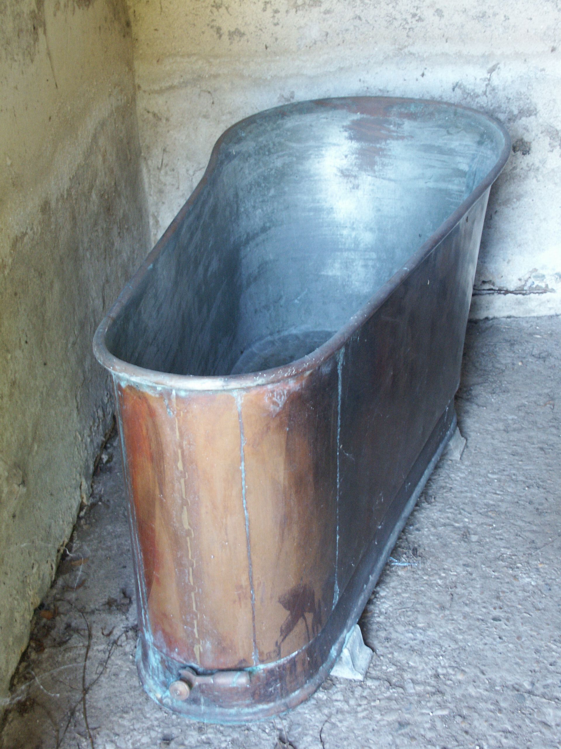Copper bathtub from the 18th/19th century.