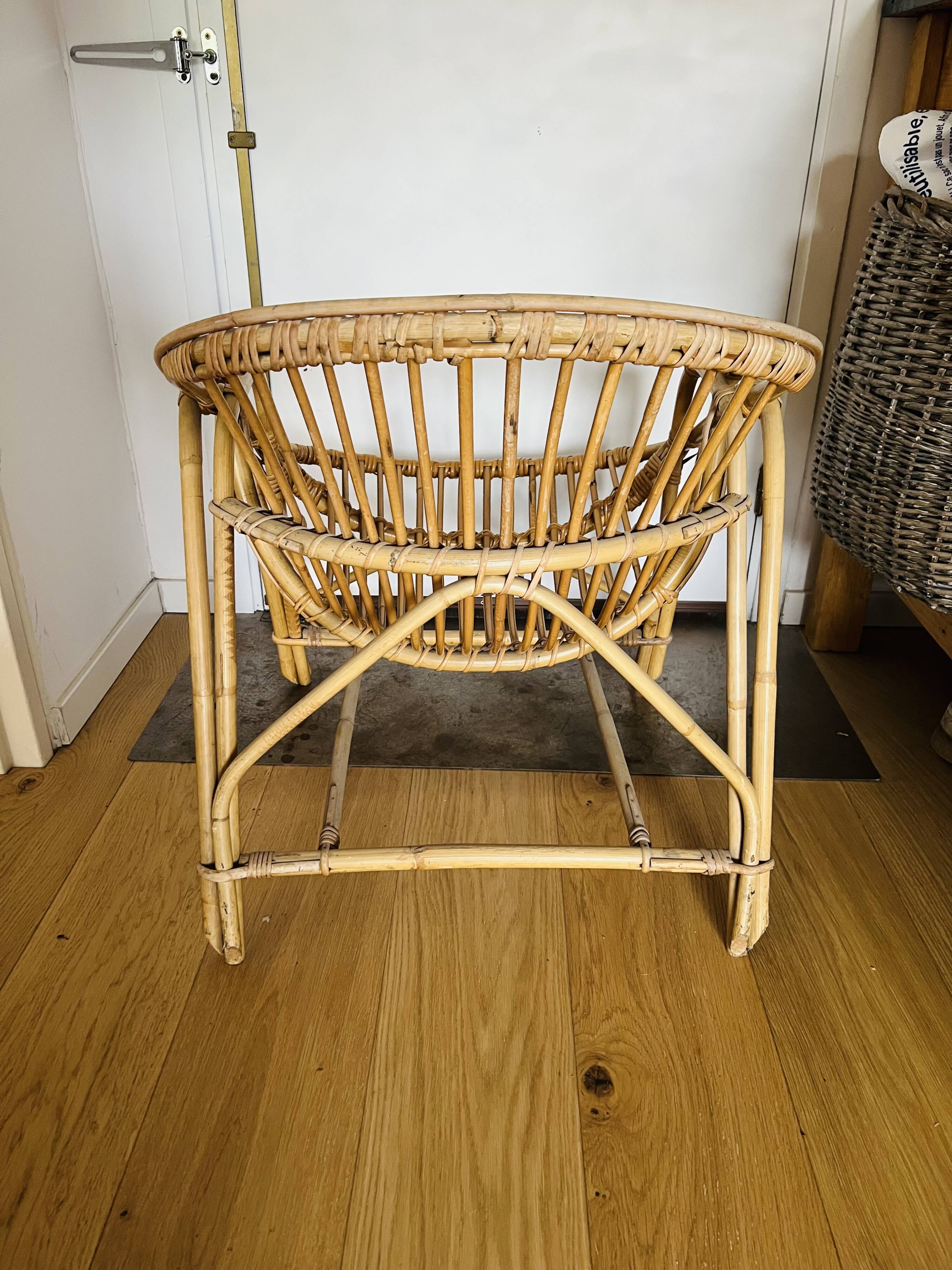 Un fauteuil en cannage  (année 60)