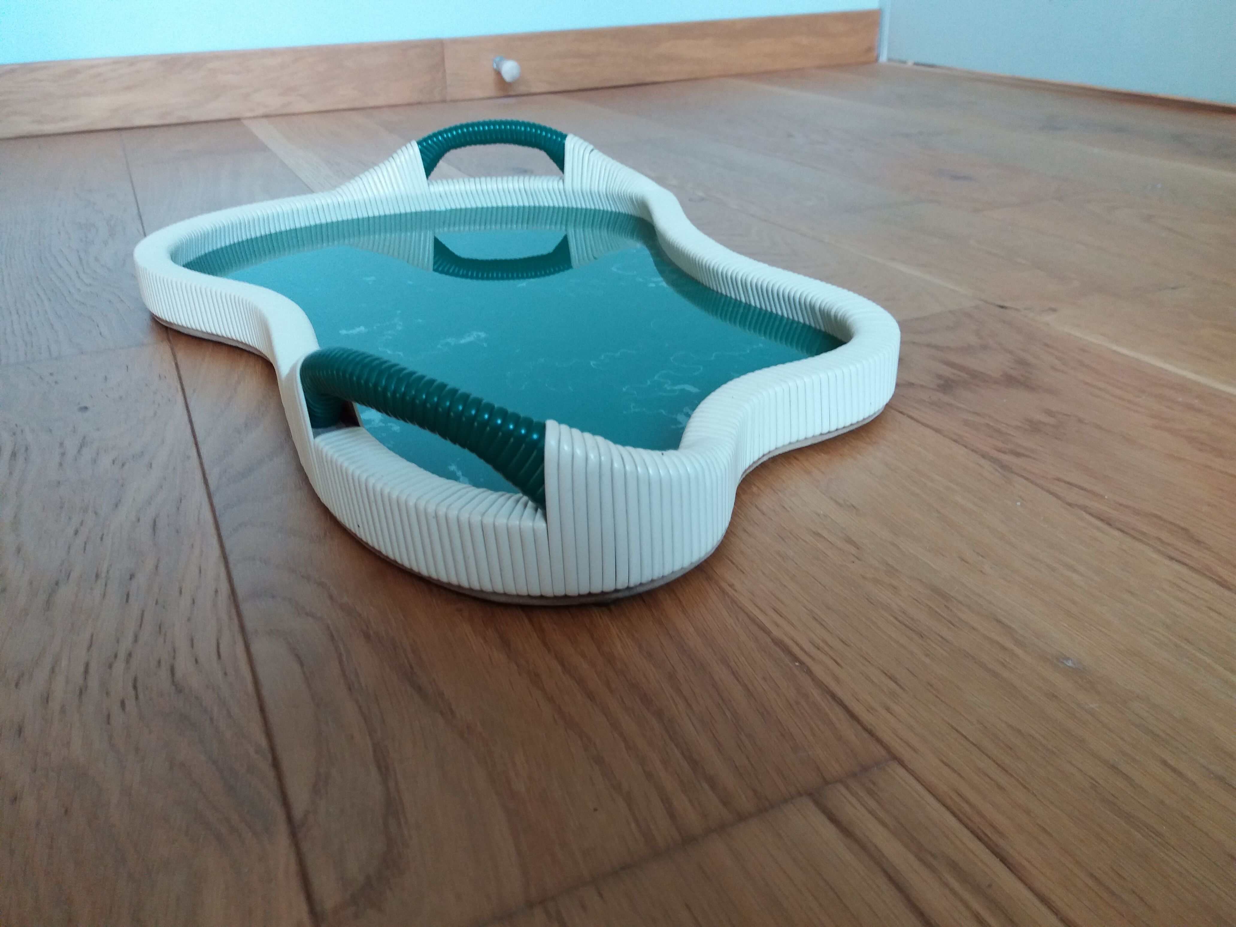 Scoubidou serving tray