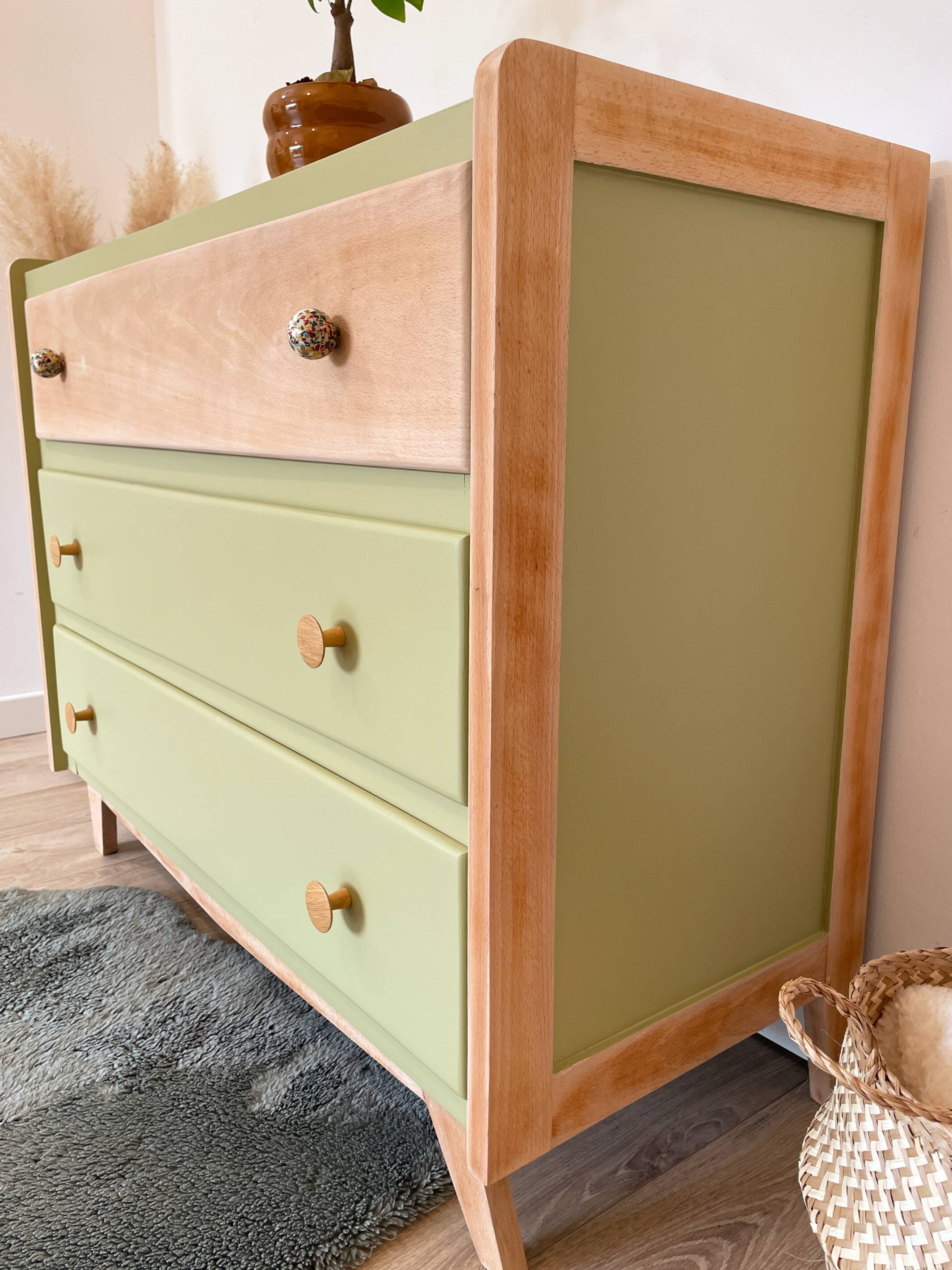 1960s commode with tapered legs.