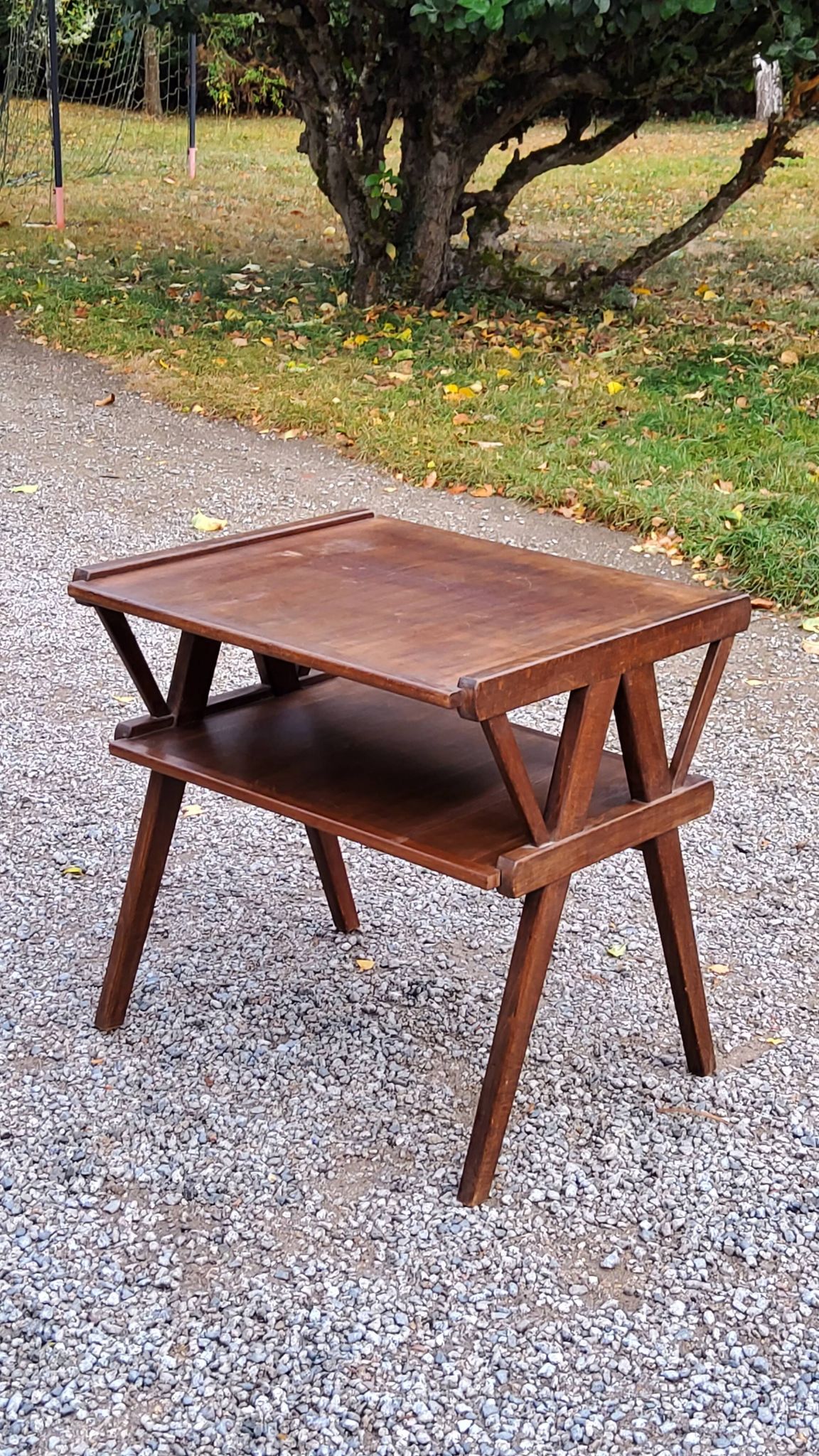 Table d’appoint vintage des années 50 en hêtre chêne et peuplier pieds compas