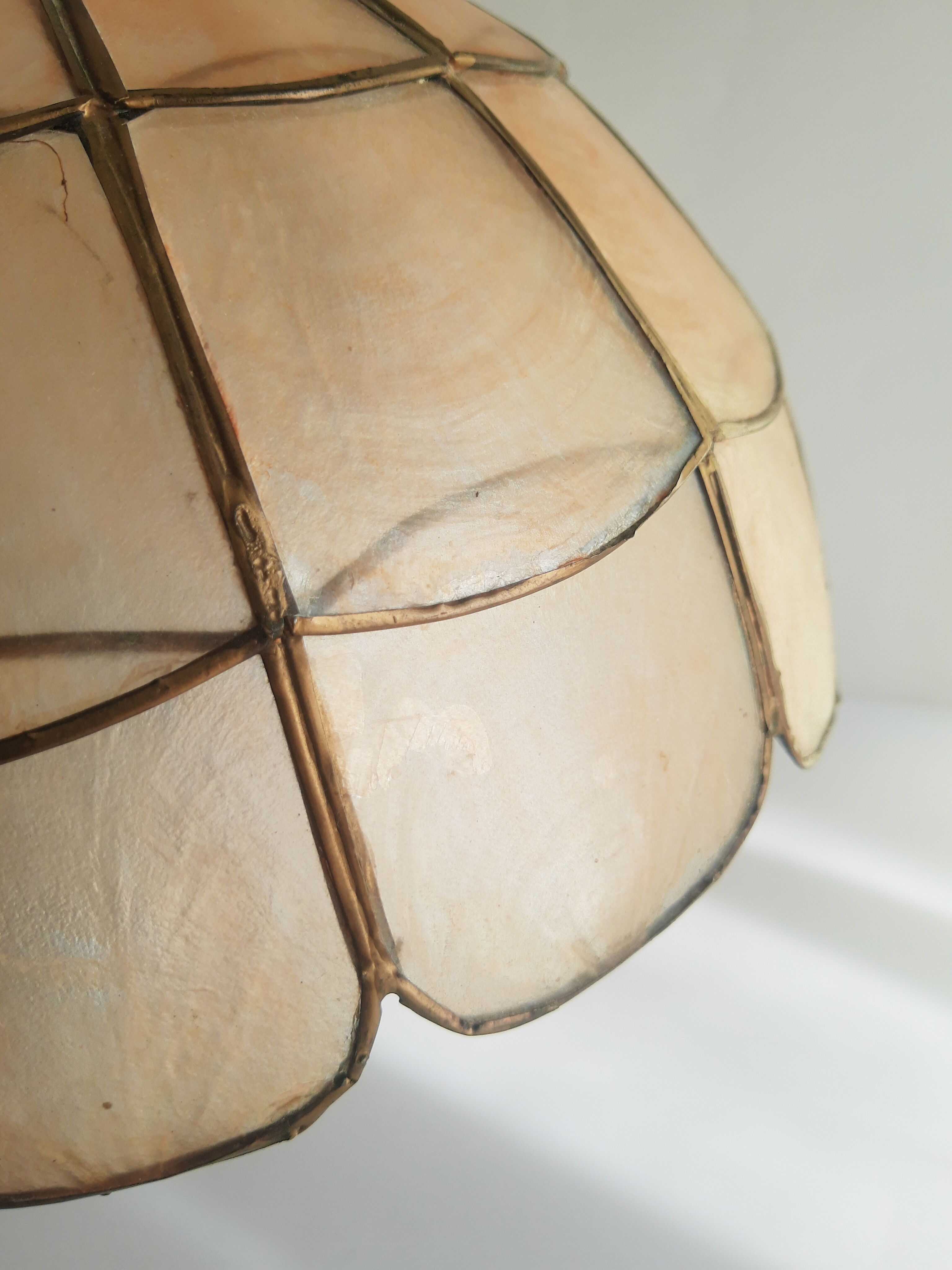 Mother-of-pearl and brass pendant lamp from the 60s and 70s