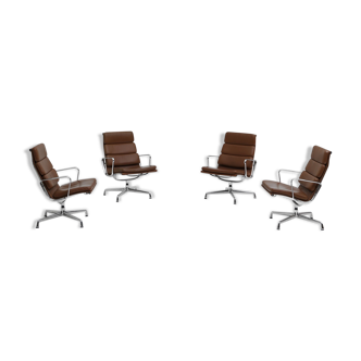 Charles & Ray Eames chairs Ea216 Vitra edition