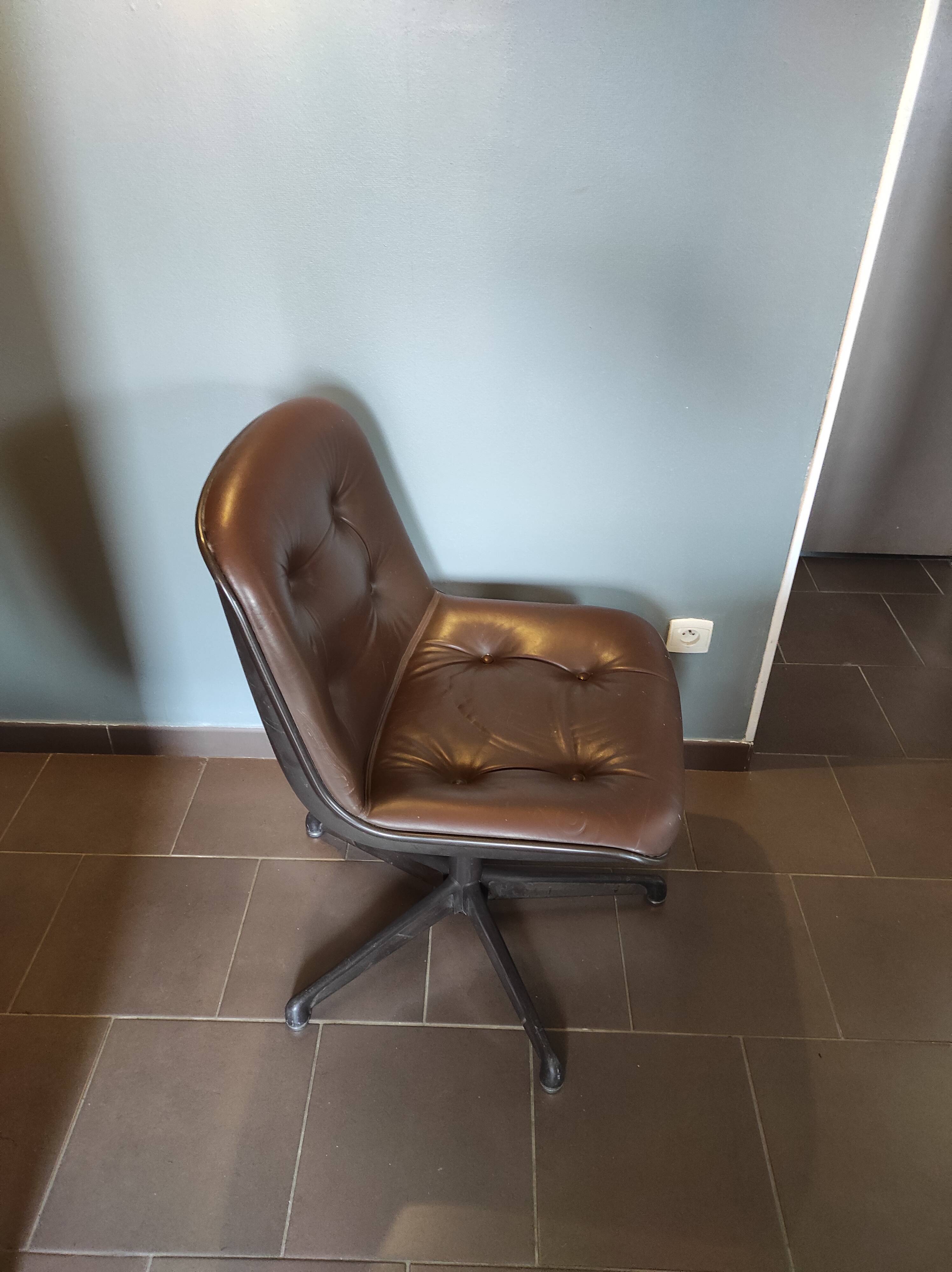 Leather armchair for Comforto