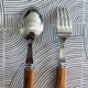 Paire de couverts en inox et olivier
