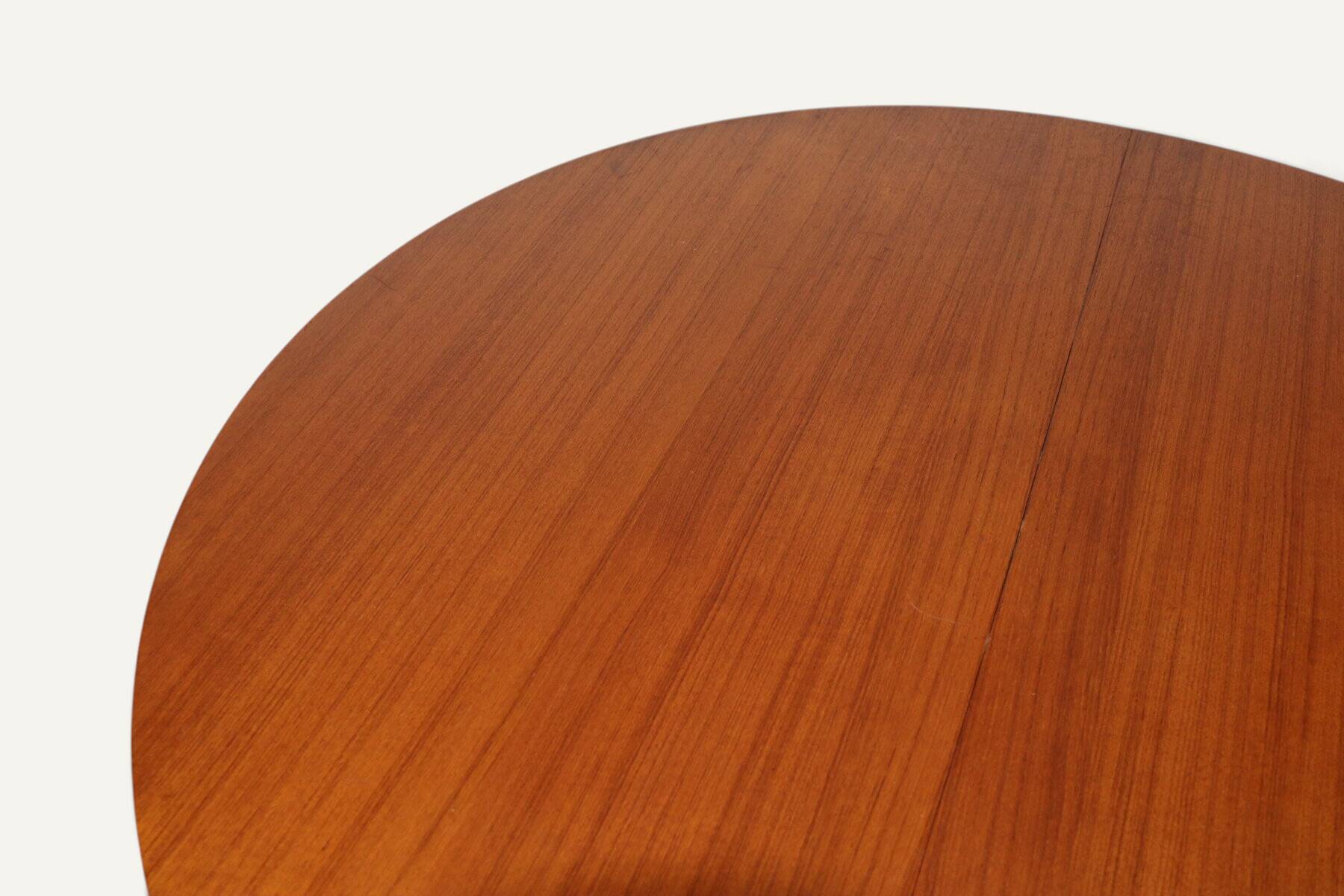 Round extendable dining table in teak – 1960s
