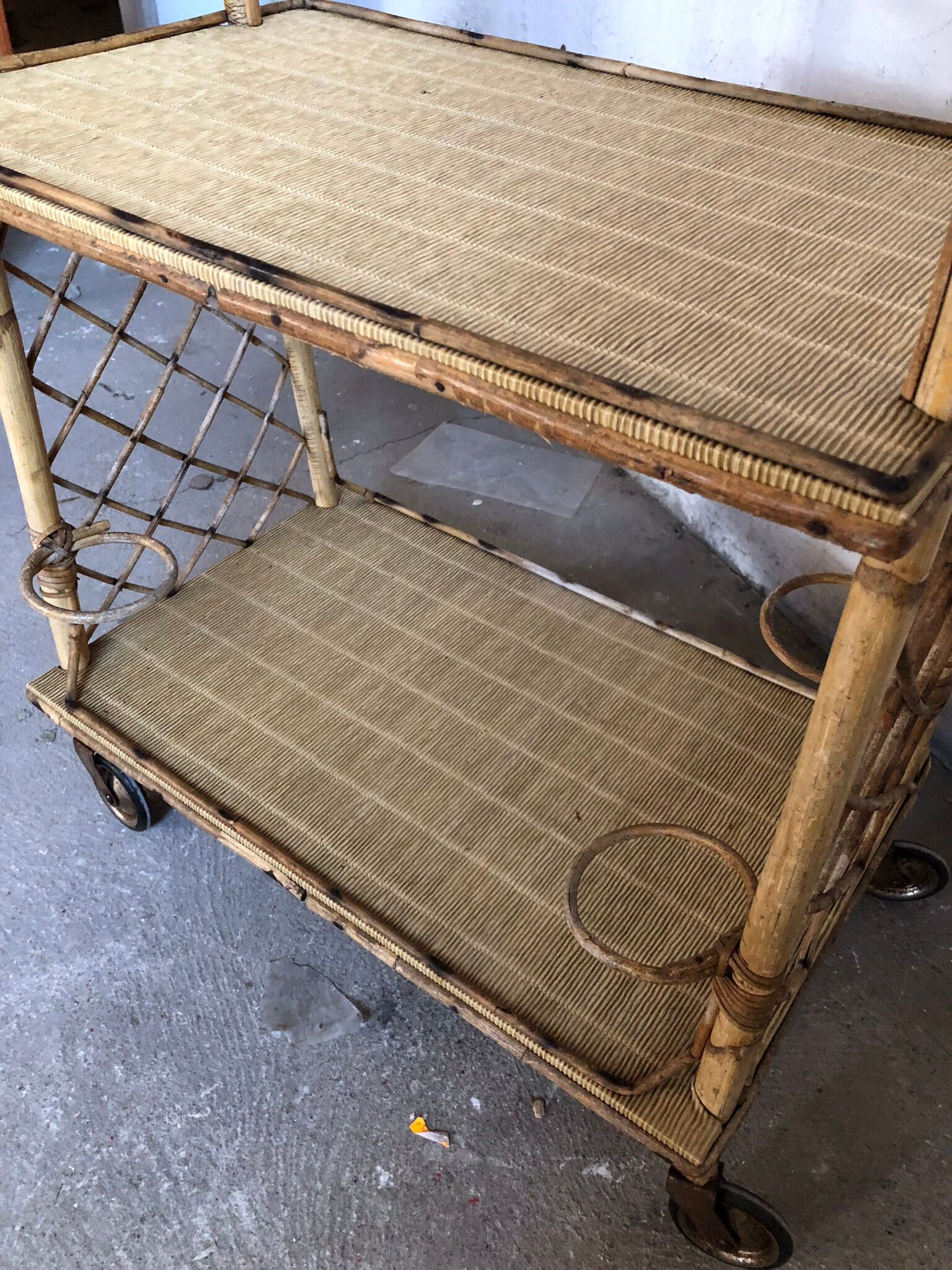 Skateboard rattan serving