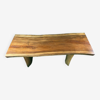 Table en bois de suar
