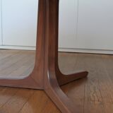 Scandinavian extendable table