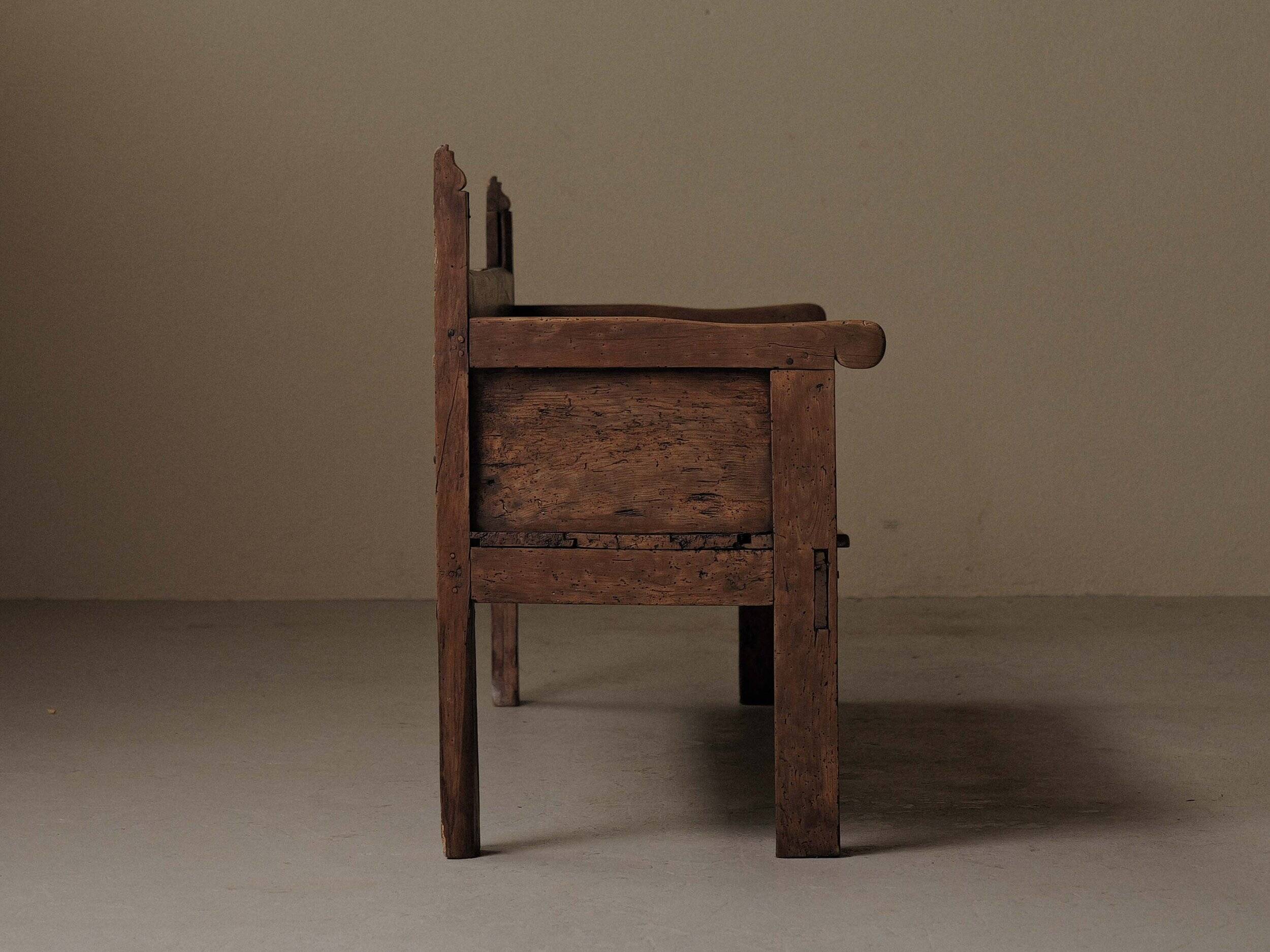 Banc de montagne en bois massif, Art populaire, Catalogne, XIXᵉ siècle
