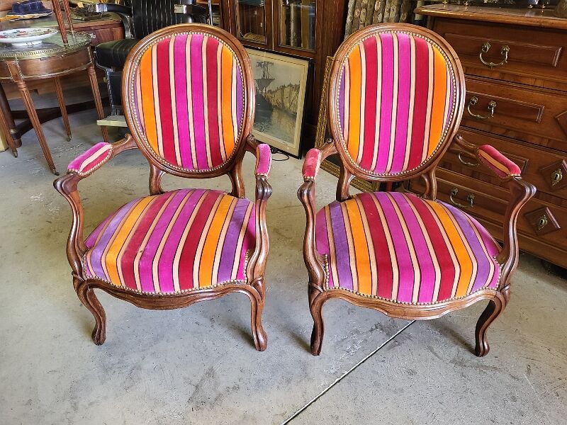 Pair of armchairs louis philippe medaillon walnut of the xix th century