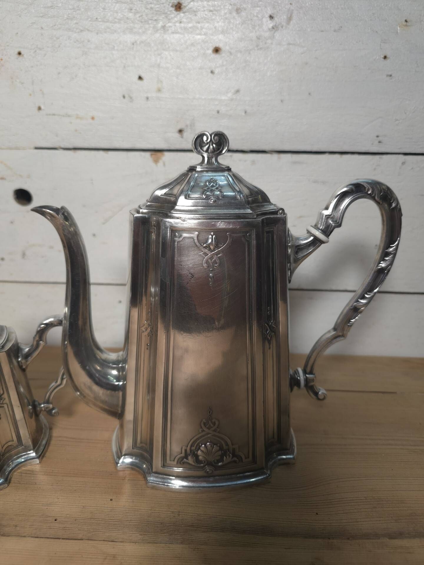 Service à café en métal argenté , cafetière et sucrier