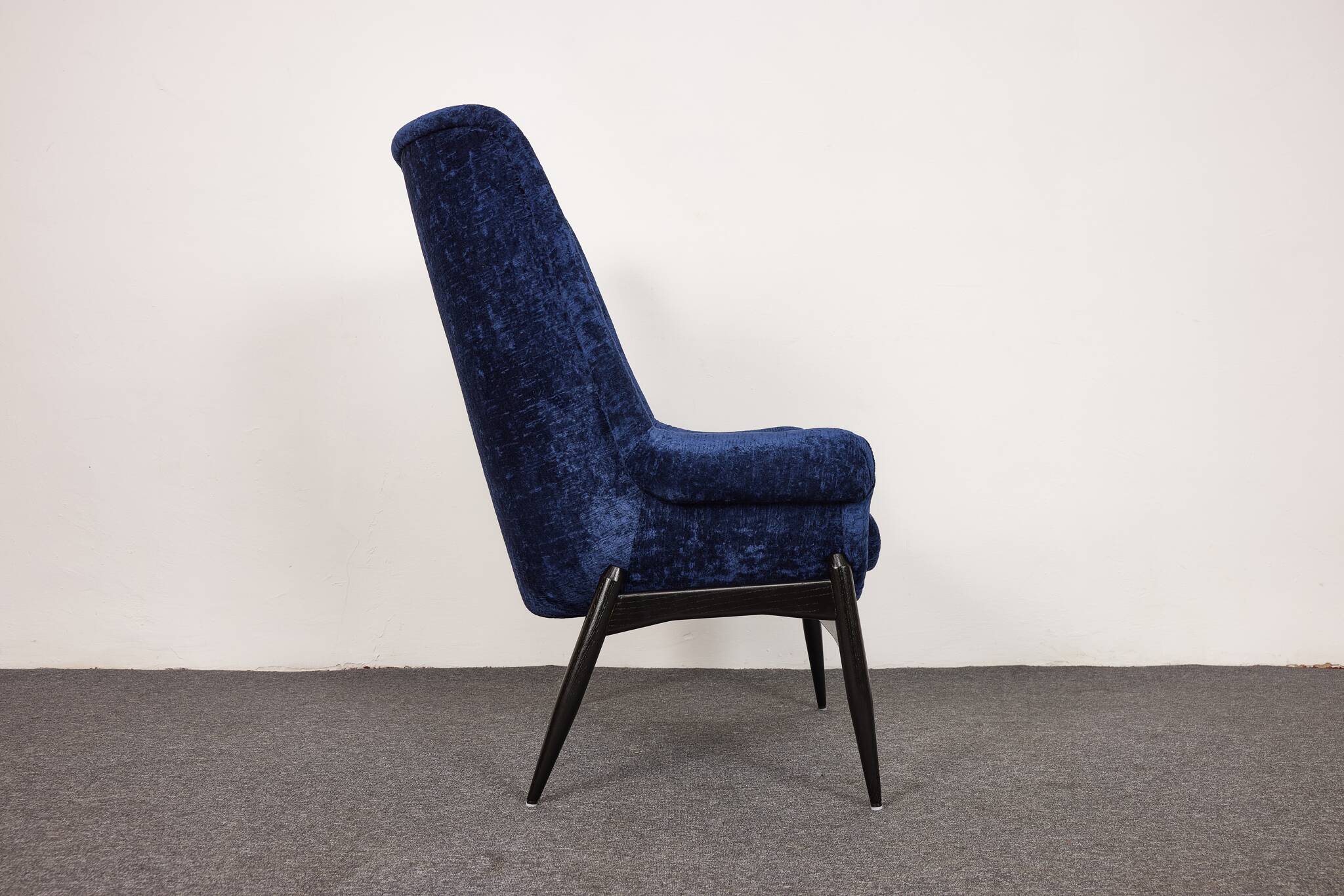 Fauteuil vintage en velours du milieu du siècle par Júlia Gaubek, années 1960, Hongrie