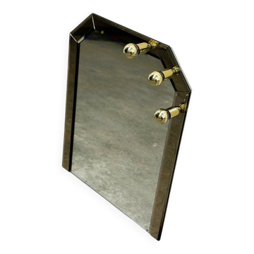Miroir fumé en laiton allemand vintage avec un dessus architectural facetté, années 1980.