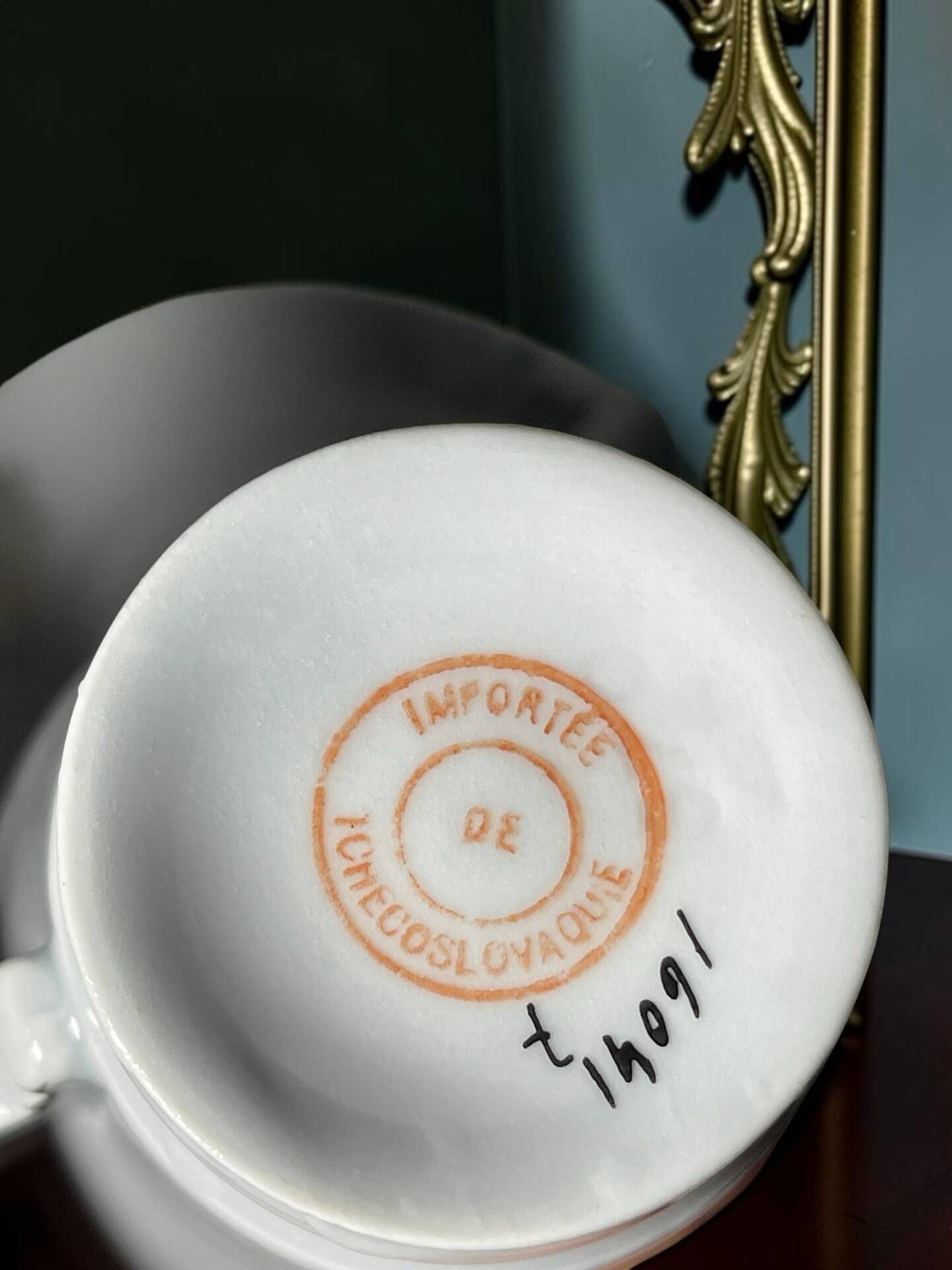 Vintage coffee service in fine porcelain from Czechoslovakia – 5 cups