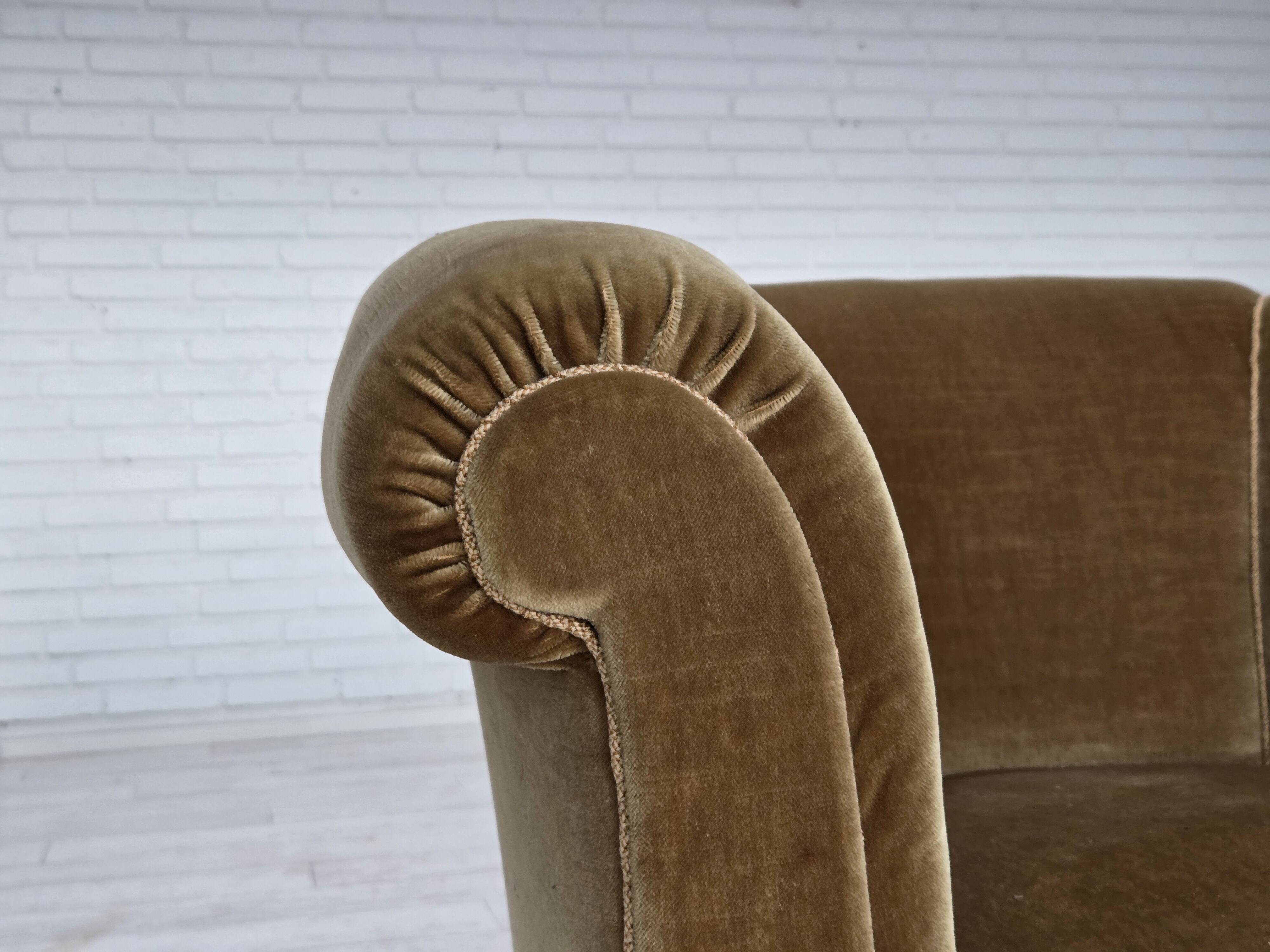 Fauteuil danois en velours vert clair et chêne, années 1960