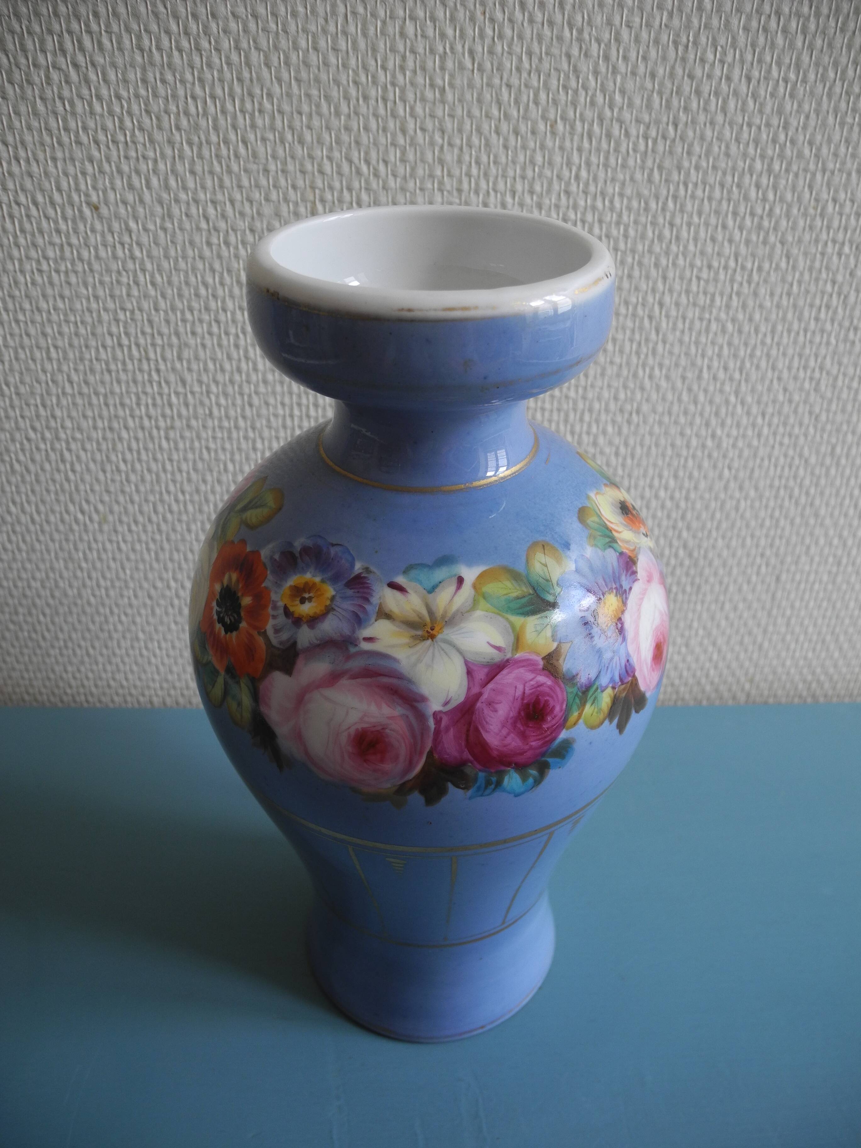 ancien vase en porcelaine