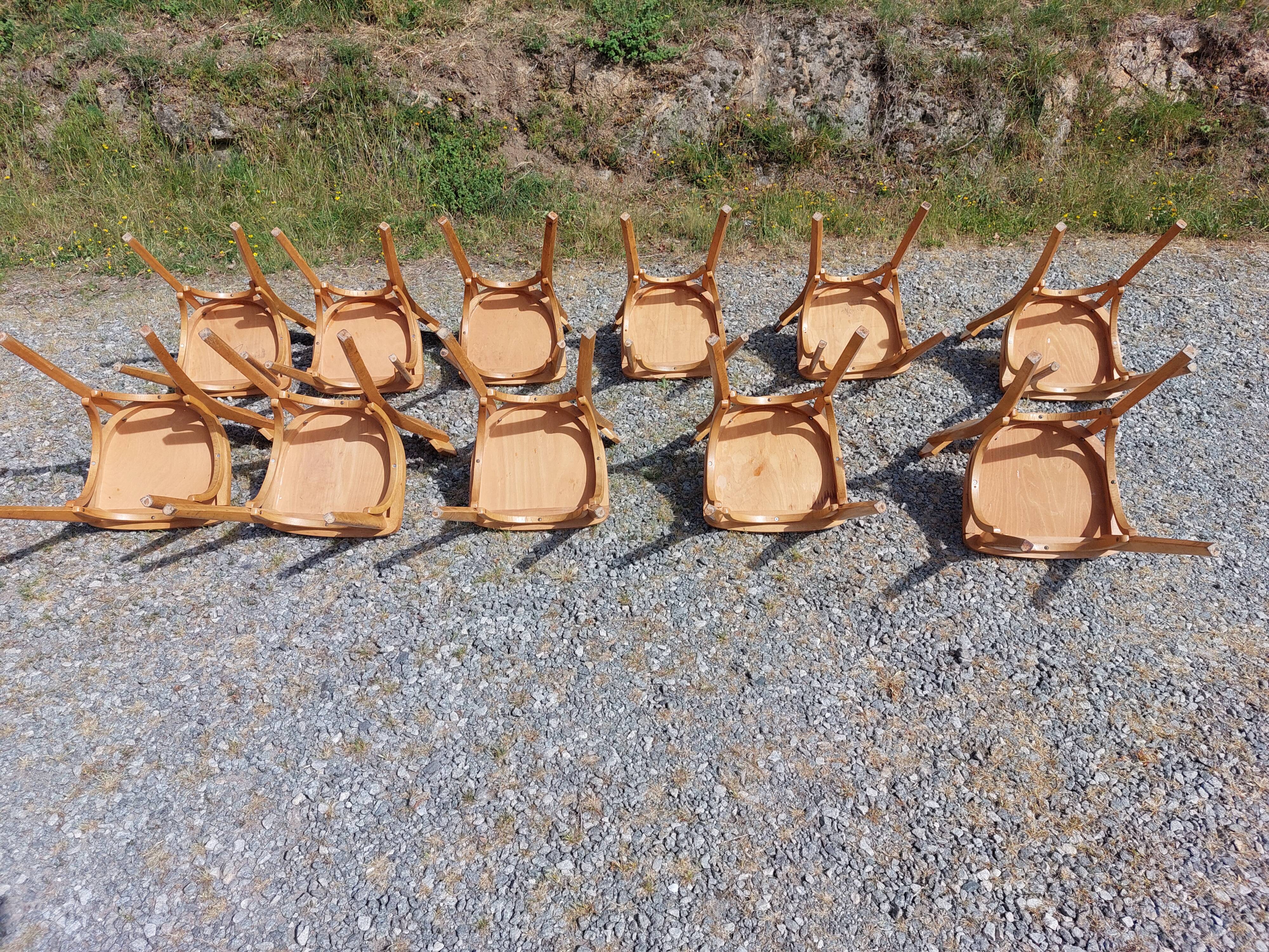11 chaises bistrot style Baumann