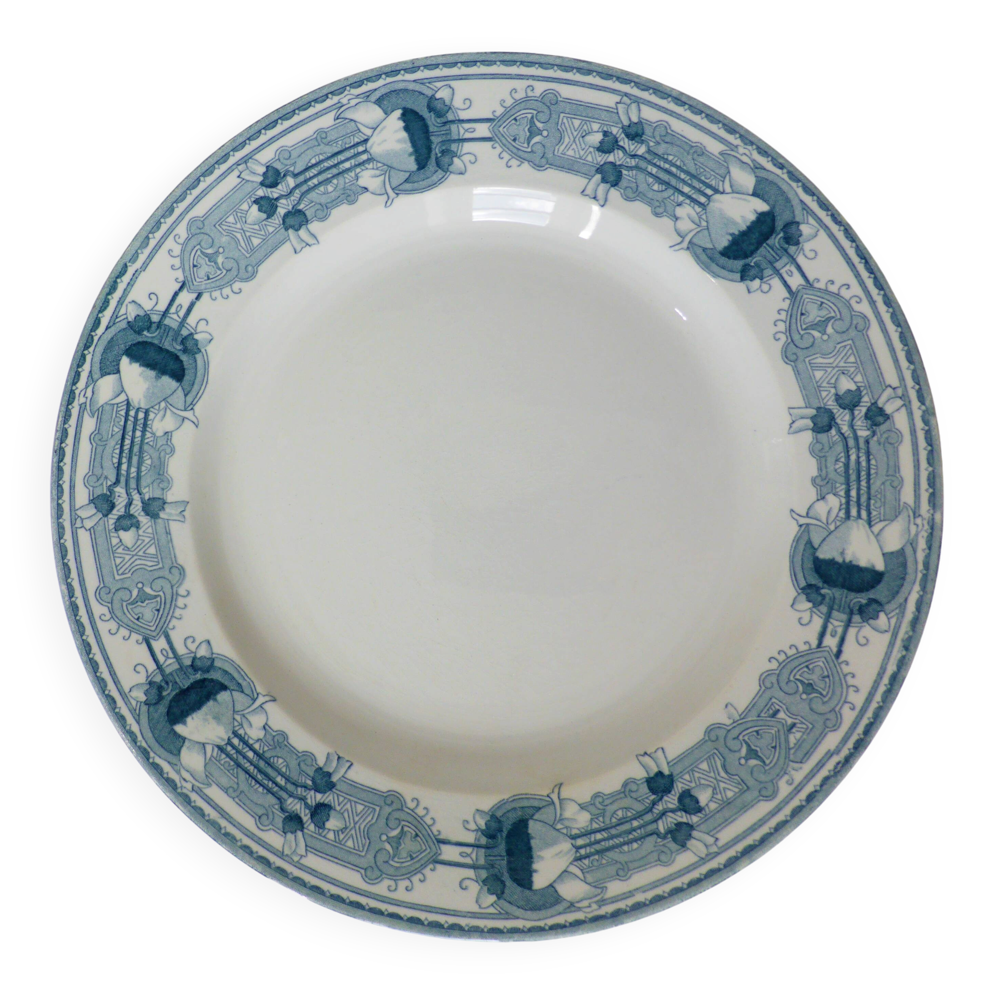 Vintage round plate by CM&C model Massena 220650.