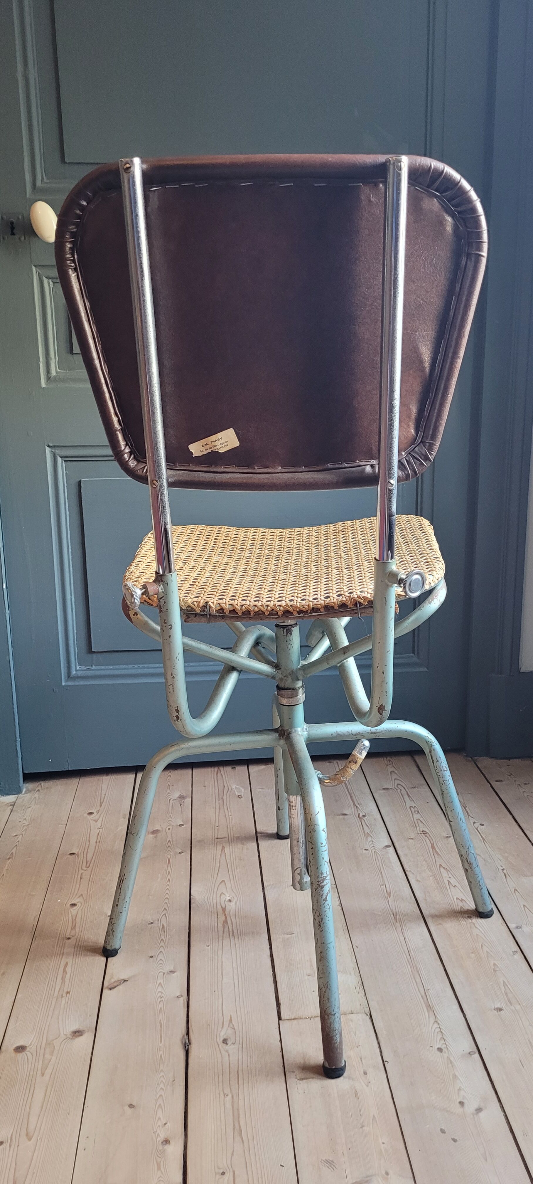 Swivel architect's chair