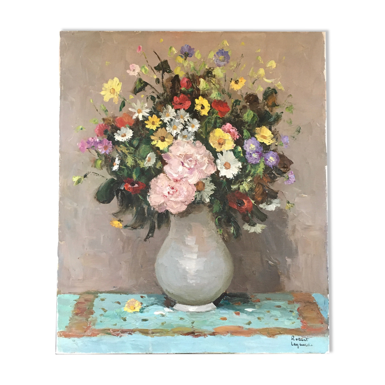 Table bouquet of flowers of the fields