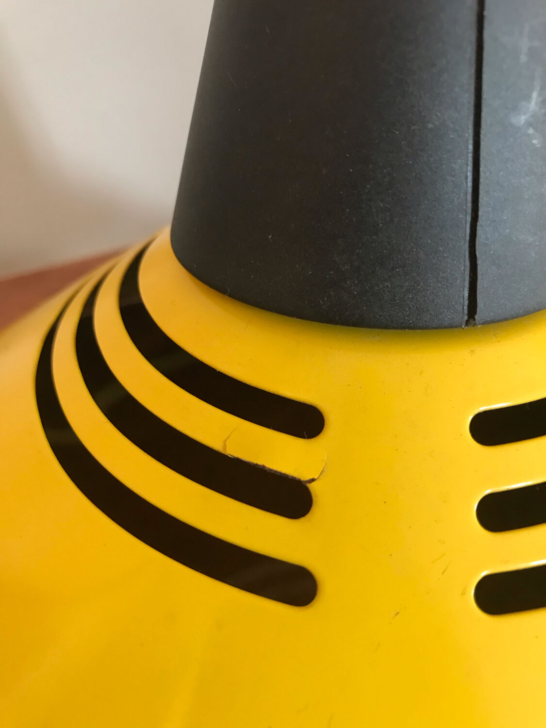 Postmodern suspension lamp brilliant yellow