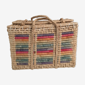 Basket picnic bag made of vintage straw