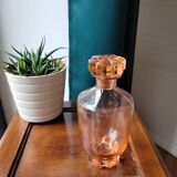 Carafe en verre de dépression rose
