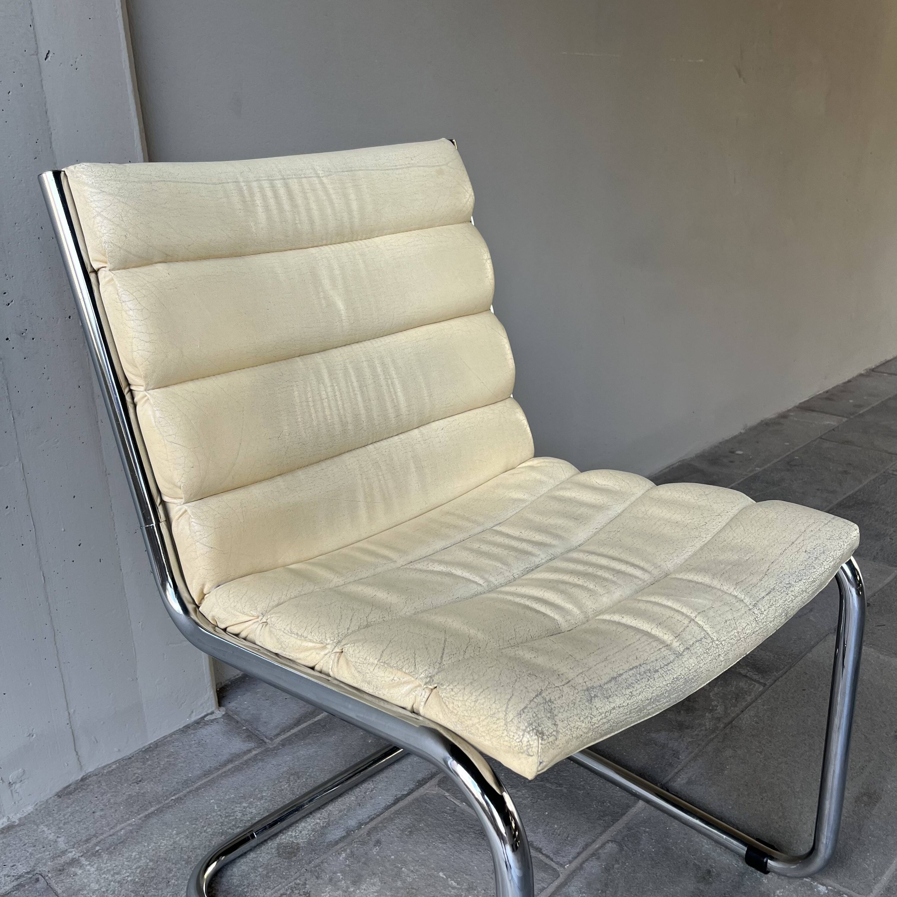 Fauteuil cantilever simili cuir crème vintage 80’s