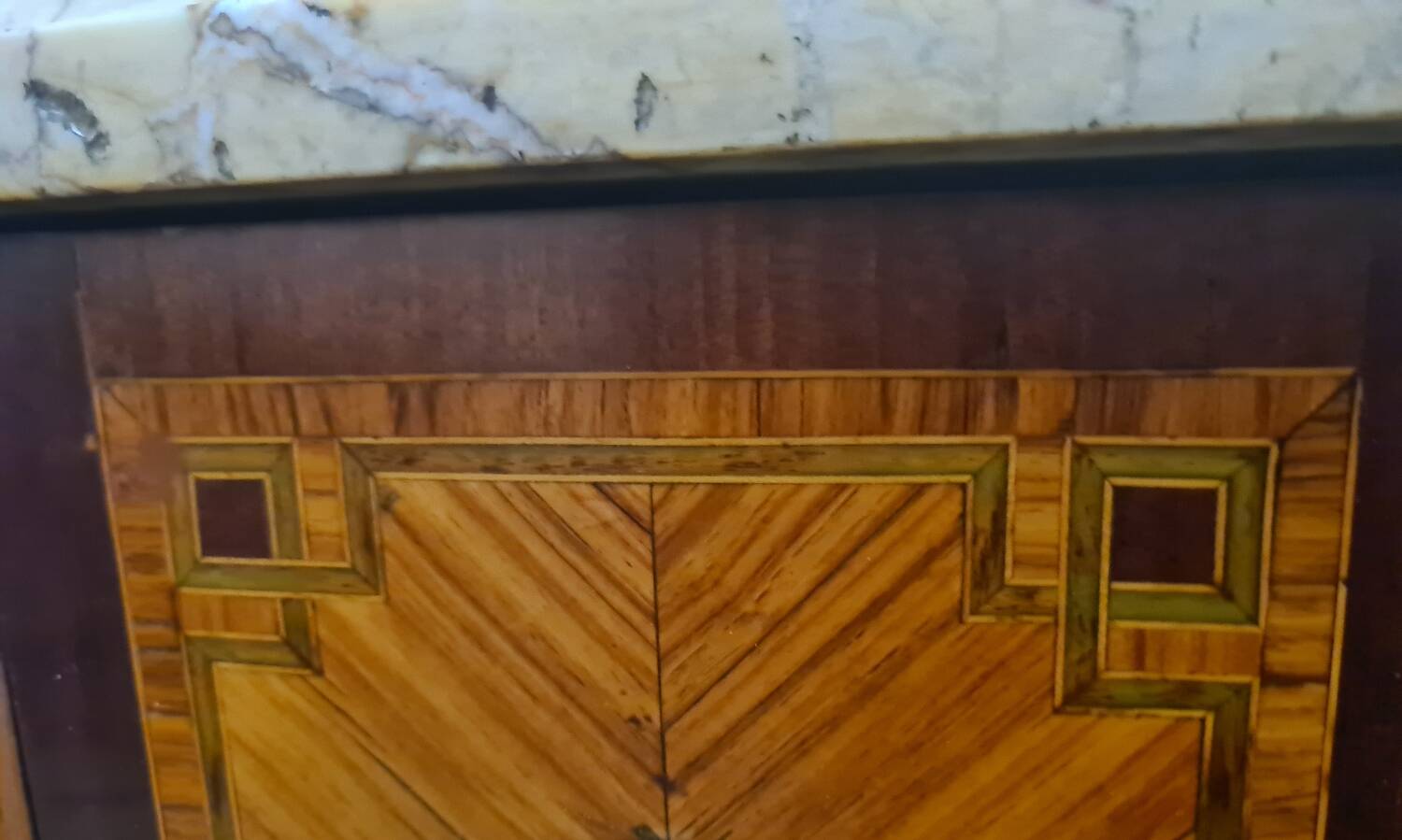 Transition period chest of drawers