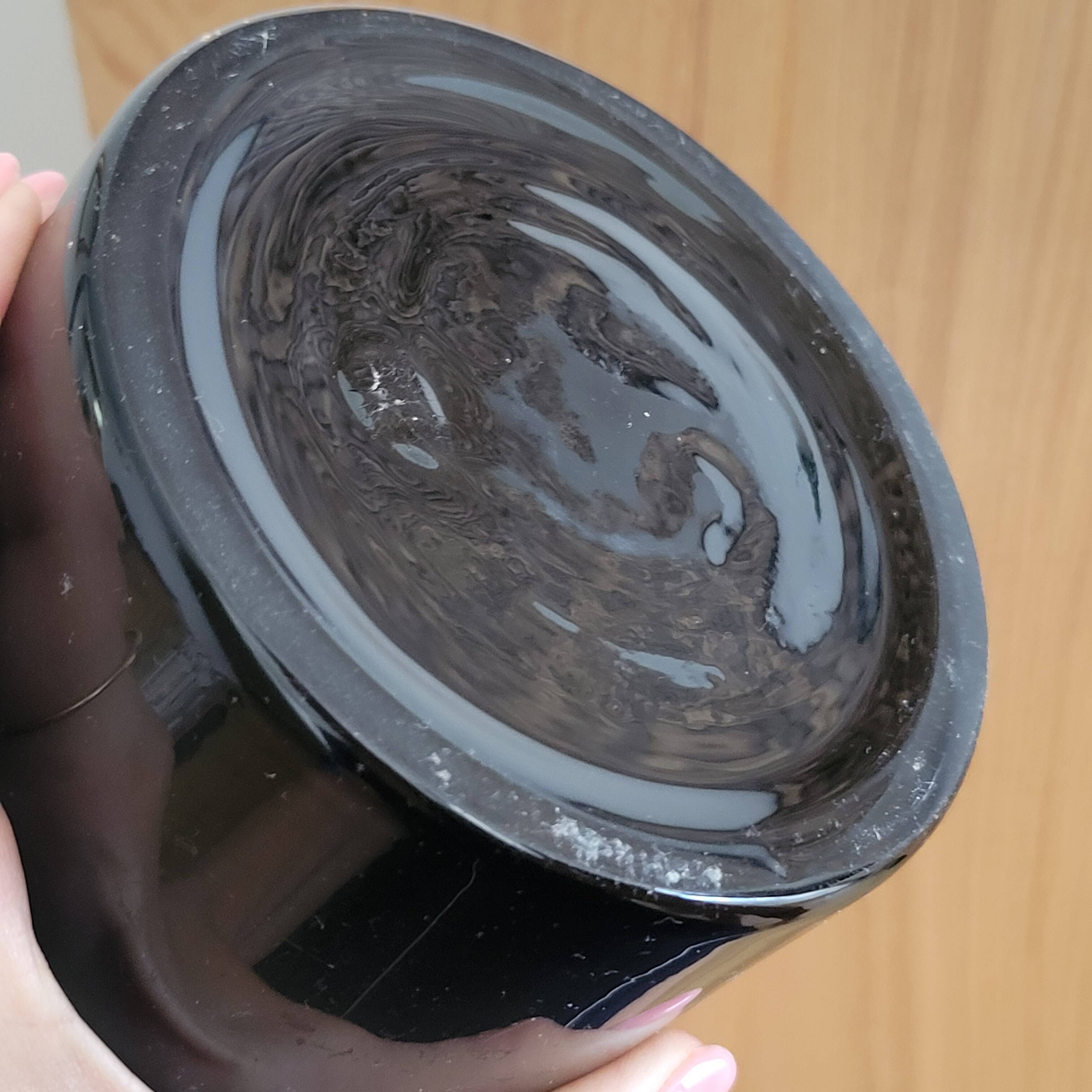 Imposing Midnight Blue Blown Glass Vase Design