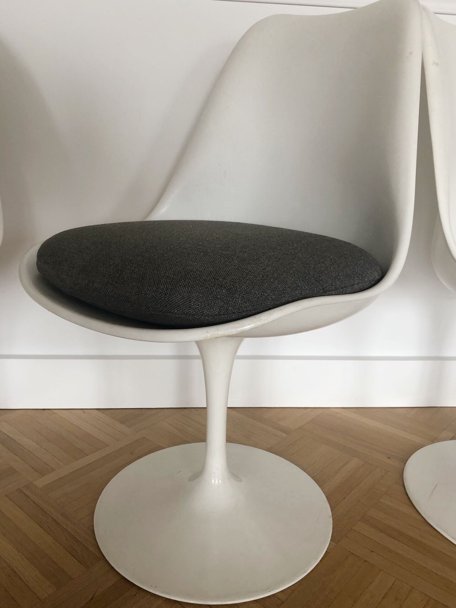 Series of 4 chairs model "Tulip" by Eero Saarinen for Knoll Edition