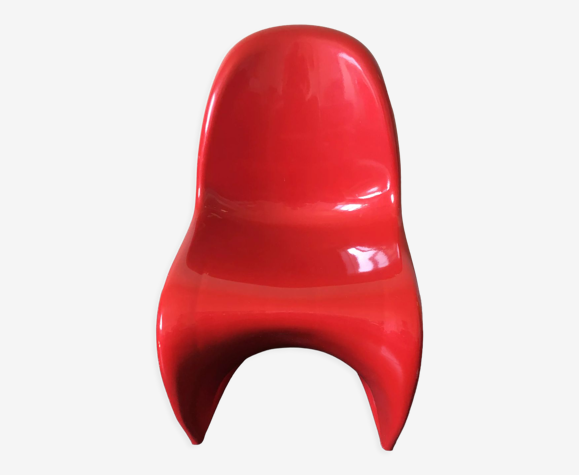 Chaise enfant en plastique rouge