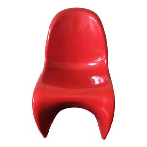 Chaise enfant en plastique rouge