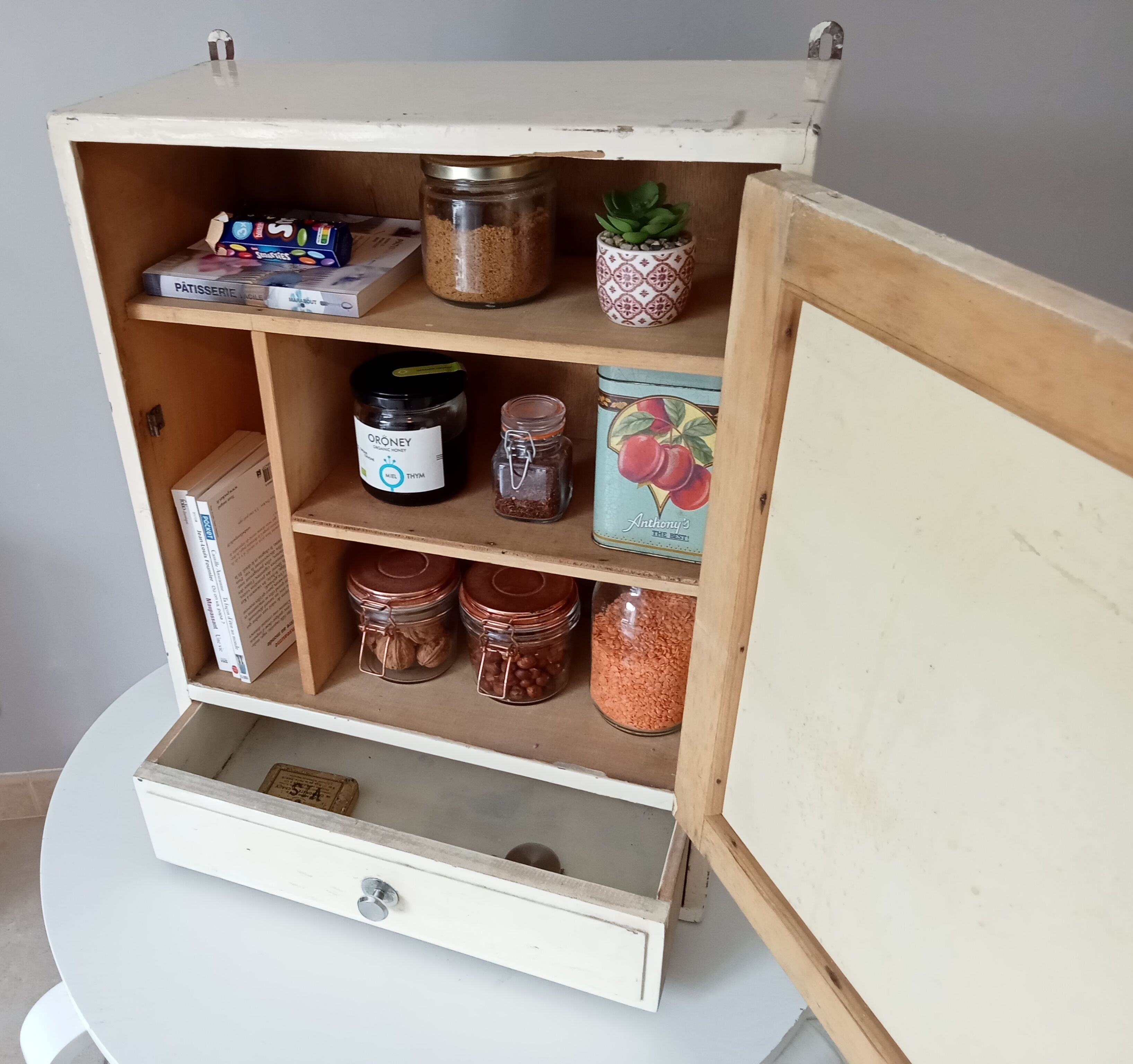 Vintage medicine cabinet 50s