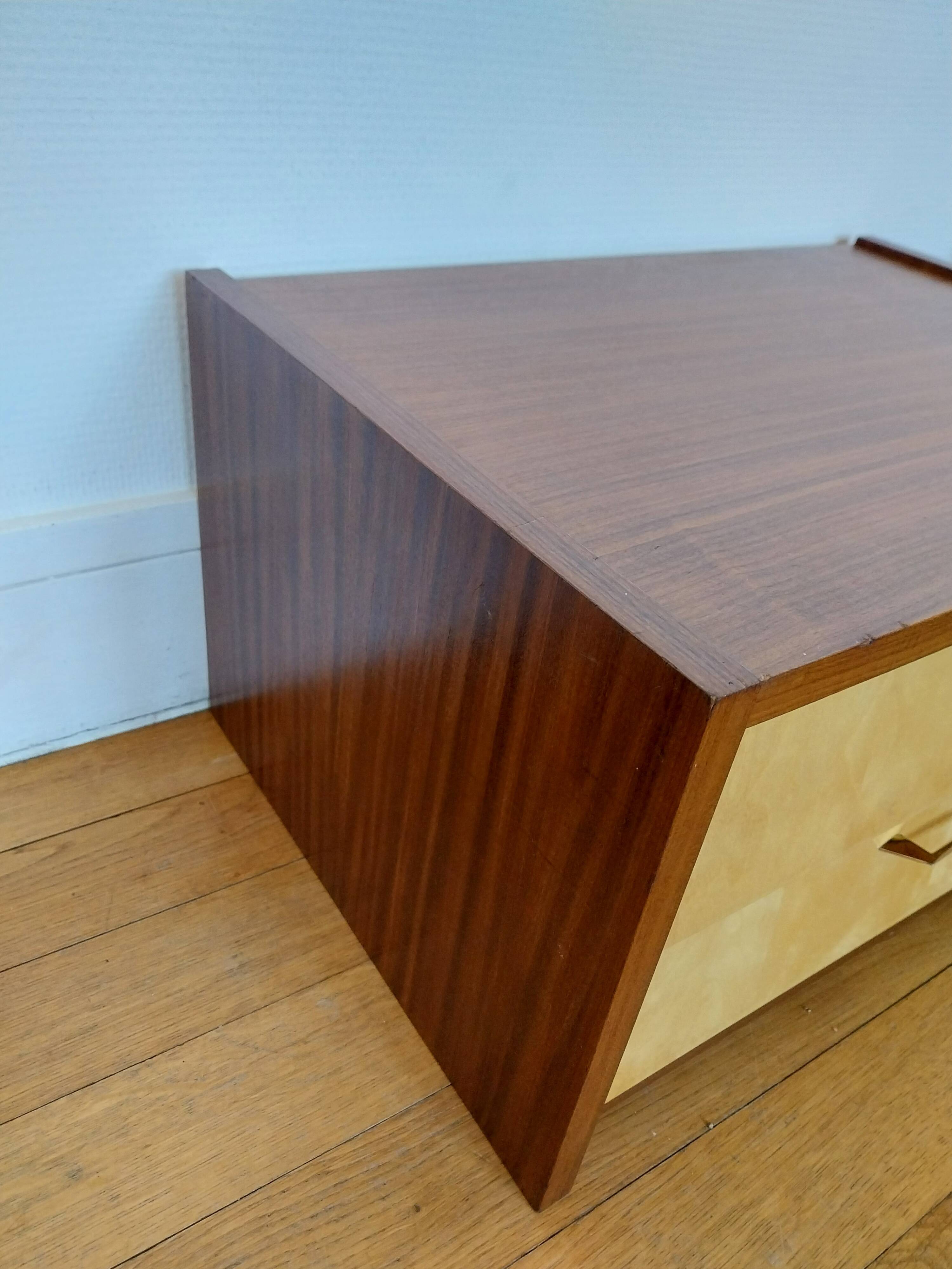 Paire de tables de chevet suspendues style scandinave