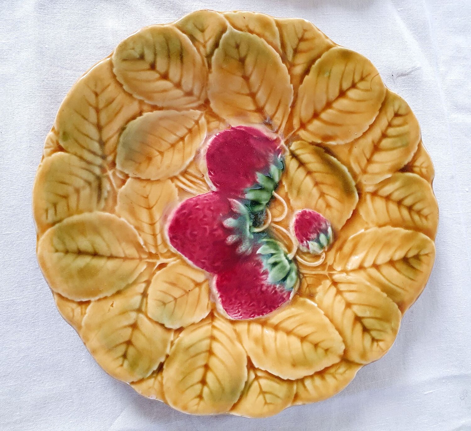 Five dessert plates in Sarreguemines slip