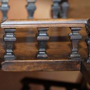 Table bibliothèque victorienne en chêne, deux niveaux, plateau pokerwork